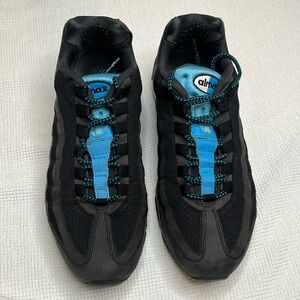 Men’s Nike AirMax. Size 9.5. Color Black, Gray and Blue